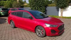 Rot Gebraucht 2024 Ford Focus ST-Line X Limousine | 26.990 € (Fairer Preis)