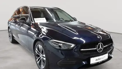 Gebraucht Mercedes C200 Avantgarde 163 PS (119 kW) 2022 Cavansitblau metallic Kombi