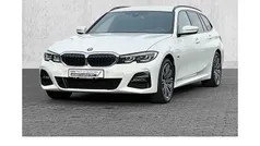 Weiß Gebraucht 2022 BMW 330e M Sport Kombi | 29.400 € (Superpreis)
