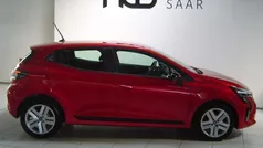 Feuerrot (rot) Gebraucht 2024 Renault Clio V Evolution Limousine | 18.490 € (Fairer Preis)