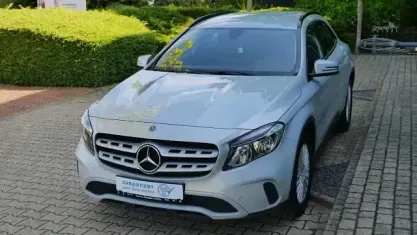 Gebraucht Mercedes GLA180 122 PS (89 kW) 2019 Silber metallic SUV