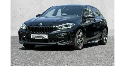 Gebraucht BMW 118 M Sport 150 PS (110 kW) 2022 Black sapphire Kleinwagen