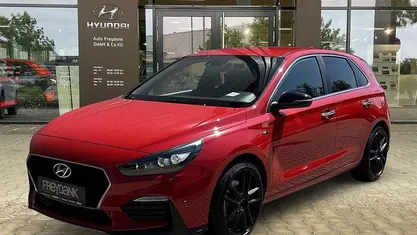 Gebraucht Hyundai i30 Style 140 PS (102 kW) 2019 Rot Limousine