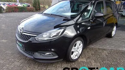 Schwarz Gebraucht 2018 Opel Zafira Edition Van / Kleinbus | 15.750 € (Fairer Preis)