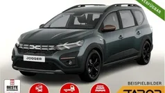 Grün (zedergrün) Neu 2024 Dacia Jogger Extreme Van / Kleinbus | 27.629 € (Fairer Preis)