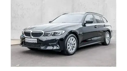 Używany BMW 330e Sport Line 292 KM (214 kW) 2022 Czarny Kombi