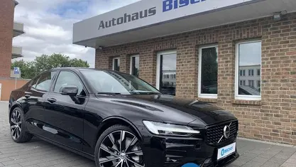 Onyx black / metallic Gebraucht 2024 Volvo S60 Plus Limousine | 39.990 € (Fairer Preis)