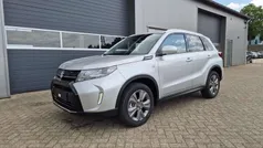 Silky silver metallic Neu 2025 Suzuki Vitara Comfort SUV | 22.750 € (Guter Preis)