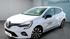 Weiß Gebraucht 2023 Renault Clio V Kleinwagen | 17.599 € (Guter Preis)