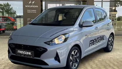 Gebraucht Hyundai i10 Trend 79 PS (58 kW) 2025 Lumen grey Kleinwagen