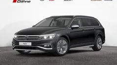 Grau / mangangrau (metallic) Gebraucht 2023 VW Passat Alltrack Kombi | 37.480 € (Fairer Preis)