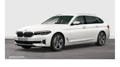 Gebraucht BMW 520 Luxury Line 190 PS (139 kW) 2023 Mineralweiß Limousine