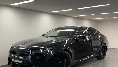 Gebraucht 2025 BMW M5 Limousine | 154.400 €