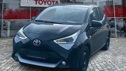 Black mica Gebraucht 2019 Toyota Aygo X-play Kleinwagen | 10.490 € (Etwas zu teuer)