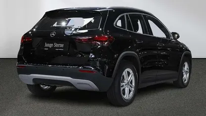 Gebraucht Mercedes GLA200 163 PS (119 kW) 2024 Unilack nachtschwarz SUV