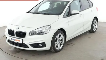 Weiß Gebraucht 2015 BMW 218 Active Tourer Basis Van / Kleinbus | 13.740 € (Fairer Preis)