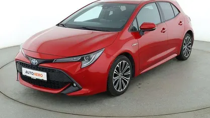 Gebraucht Toyota Corolla Club 122 PS (89 kW) 2019 Rot Limousine