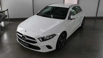 Weiß , polarweiß Gebraucht 2021 Mercedes A200 Progressive Limousine | 26.490 € (Fairer Preis)