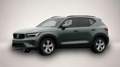 Neu Volvo XC40 Core 163 PS (119 kW) 2026 Grün SUV