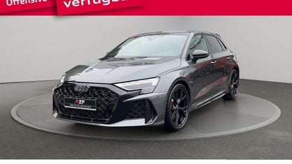 Neu Audi RS3 Sportback Ambiente 400 PS (294 kW) 2025 Grau Kleinwagen
