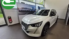 Weiß Gebraucht 2021 Peugeot e-208 GT Kleinwagen | 17.990 € (Fairer Preis)