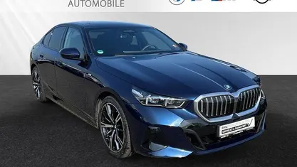 Gebraucht BMW 550e M Sport 489 PS (359 kW) 2024 Bmw individual tansanitblau metallic Limousine