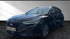 Obsidianschwarz (schwarz) Gebraucht 2023 Ford Focus ST-Line Kombi | 26.900 € (Fairer Preis)