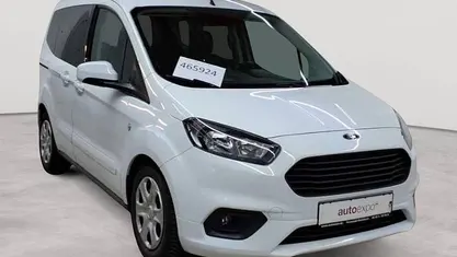 Gebraucht Ford Tourneo Trend 101 PS (74 kW) 2020 Frostweiß Kombi