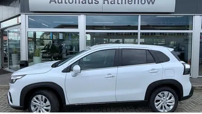 Neu Suzuki SX4 S-Cross Comfort 129 PS (94 kW) 2025 Weiß Limousine