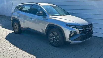 Neu Hyundai Tucson Blackline 2026 Shimmering silver metallic SUV