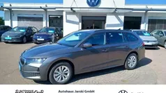 Grau Neu 2025 Skoda Octavia Selection Kombi | 32.988 € (Superpreis)