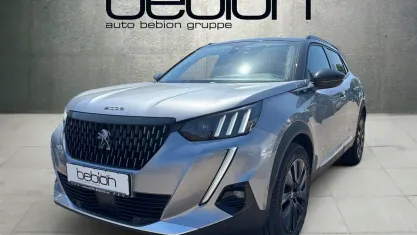 Gebraucht Peugeot 2008 GT 131 PS (96 kW) 2021 Metfa artense silber SUV