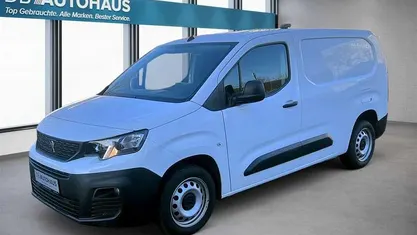 Weiß Gebraucht 2021 Peugeot Partner Premium Van / Kleinbus | 11.670 € (Guter Preis)