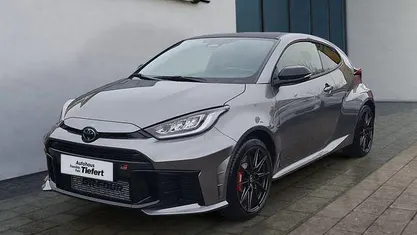 Neu Toyota Yaris 280 PS (205 kW) 2025 Silber Kleinwagen