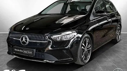 Gebraucht Mercedes B200 Progressive 163 PS (119 kW) 2024 Metalliclack kosmosschwarz Van / Kleinbus