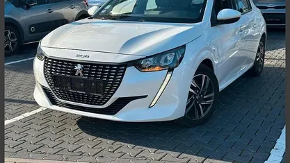 Gebraucht Peugeot 208 Allure 101 PS (74 kW) 2020 Kleinwagen