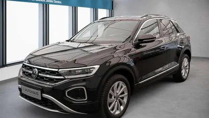 Second-hand VW T-Roc Style 150 CP (110 kW) 2024 Negru SUV