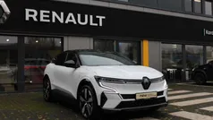 Arktisweiß + dach schwarz Gebraucht 2023 Renault Mégane Techno Limousine | 29.990 € (Guter Preis)