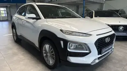 Gebraucht Hyundai Kona Trend 177 PS (130 kW) 2021 Chalk white SUV