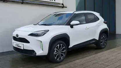 Neu Toyota Yaris Cross 131 PS (96 kW) 2025 Weiß SUV