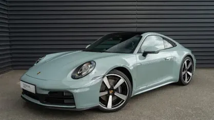 Gebraucht Porsche 911 Carrera 394 PS (289 kW) 2026 Shadegreenmetallic Coupé