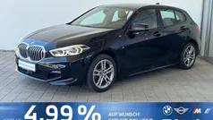 Black sapphire metallic (metallic) Gebraucht 2022 BMW 118 M Sport Kleinwagen | 25.330 € (Fairer Preis)