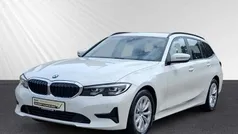 Weiss Gebraucht 2022 BMW 320 Sport Line Kombi | 29.998 € (Guter Preis)