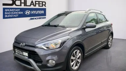 Gebraucht Hyundai i20 Active 101 PS (74 kW) 2019 Grau Kleinwagen