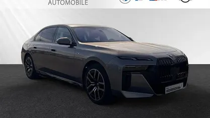 Begagnad BMW 750e M Sport 489 HK (359 kW) 2024 Grå Sedan
