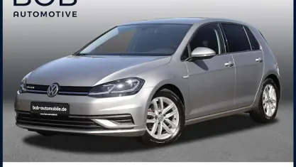 Gebraucht VW Golf VII Comfortline 131 PS (96 kW) 2019 Grau Limousine