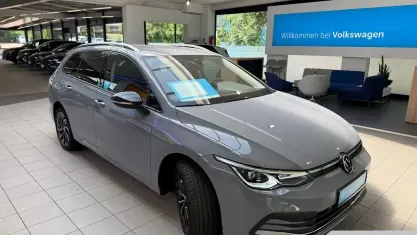 Gebraucht VW Golf VIII Active 131 PS (96 kW) 2022 Grau Kombi