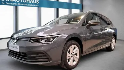 Grau Gebraucht 2023 VW Golf VIII Life Kombi | 23.970 € (Fairer Preis)