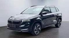 Schwarz metallic Neu 2025 Skoda Karoq SportLine SUV | 39.979 € (Fairer Preis)
