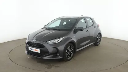 Grau Gebraucht 2020 Toyota Yaris Club Limousine | 17.290 € (Fairer Preis)